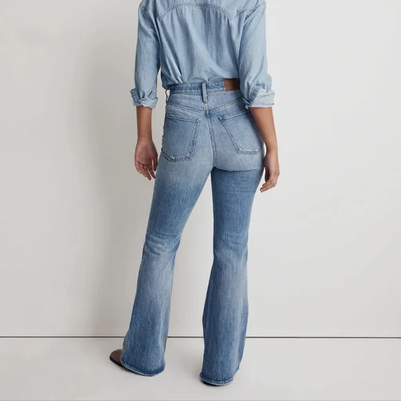 Madewell Curvy Perfect Vintage Flare - Delavan Wash - Picture 2 of 9